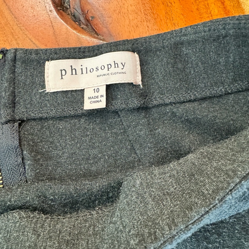 3/$15 skirts - Sz 10 (Med) Charcoal Gray Jersey-like Pencil Skirt by Philosophy